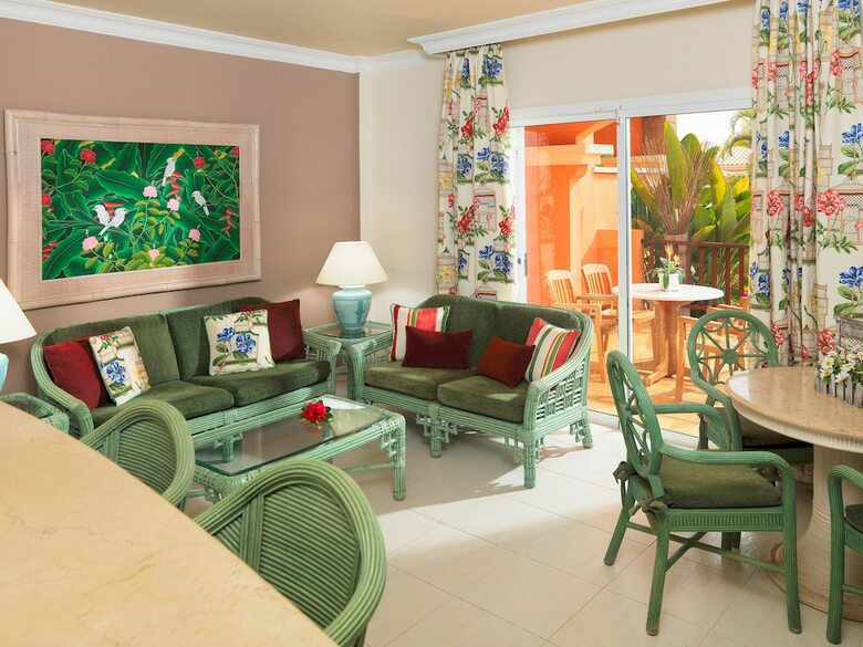 Hotel Green Garden Resort & Suites
