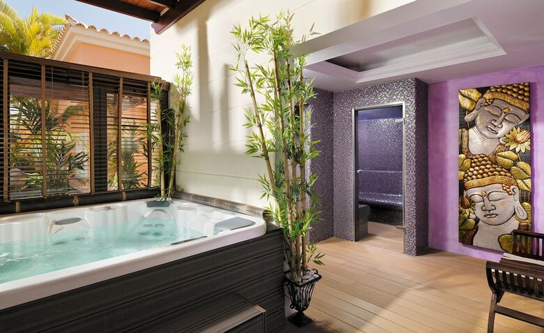 Hotel Green Garden Resort & Suites
