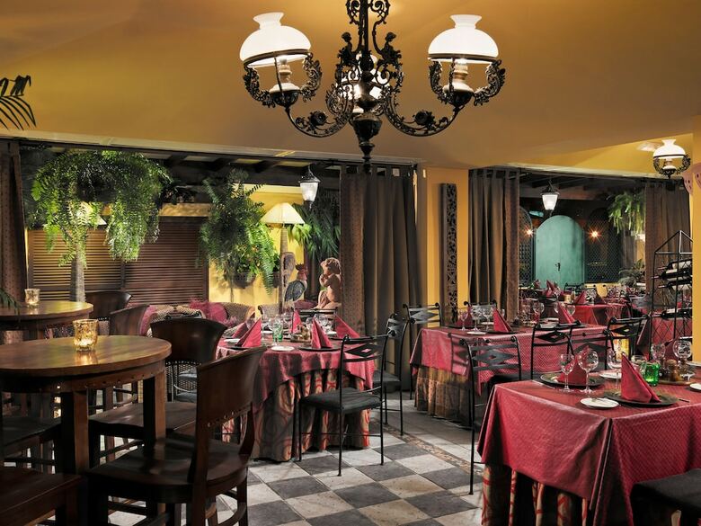 Hotel Green Garden Resort & Suites