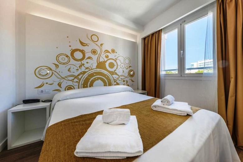 Hotel Triton Beach