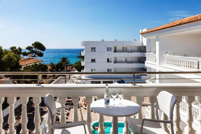 Hotel Triton Beach