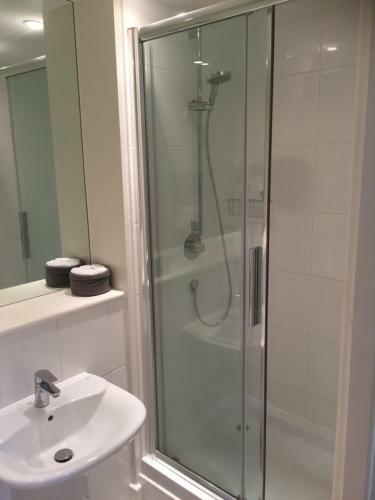 Romford Apartment Rm1