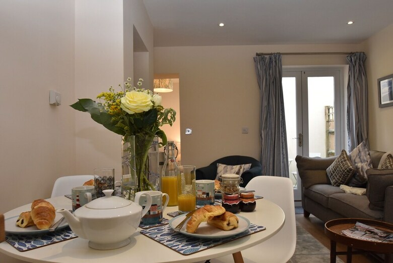 Curlew House