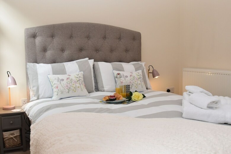 Curlew House