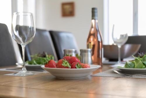 Hostal Kvm - Highclere House
