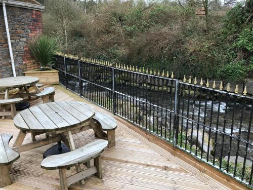 The Dillwyn Arms Hotel