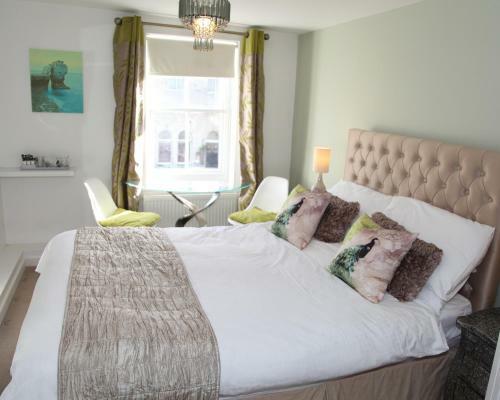 Hostal Thirtyfive B&B
