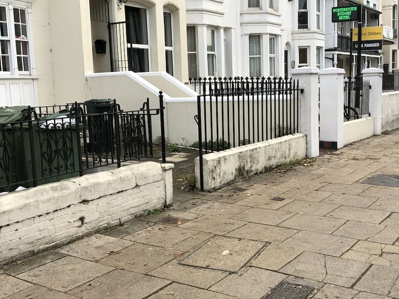 Hostal Portsmouth Budget Hotels