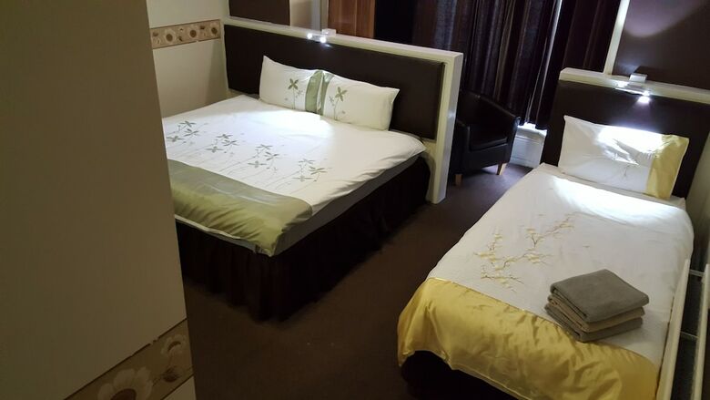 Hostal Portsmouth Budget Hotels