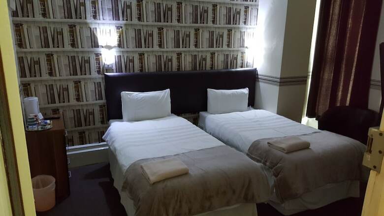 Hostal Portsmouth Budget Hotels