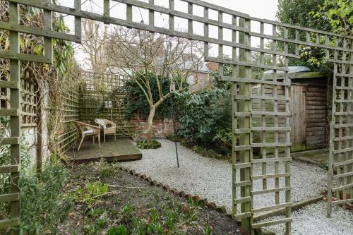 Albany Garden Apartment