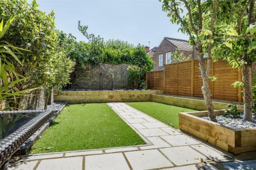 Orchard Garden Apartment