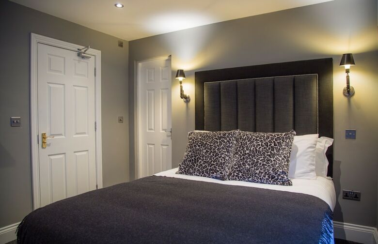 Winckley Square Hotel