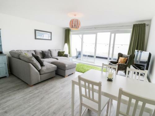 Welymora, Pwllheli