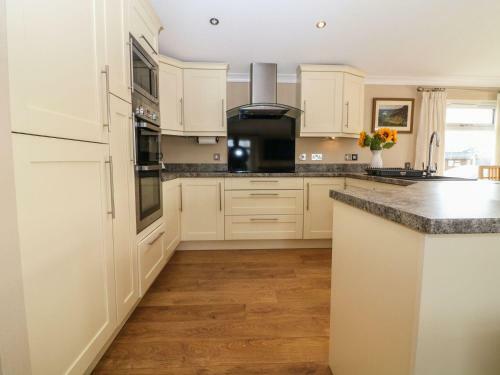 33 Y Noddfa, Pwllheli