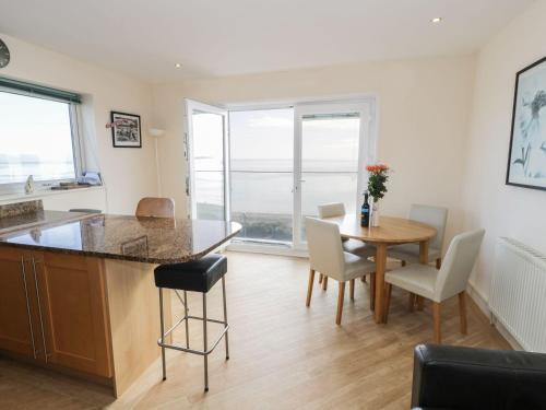 Penthouse 18, West End Point