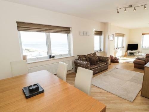 Penthouse 18, West End Point