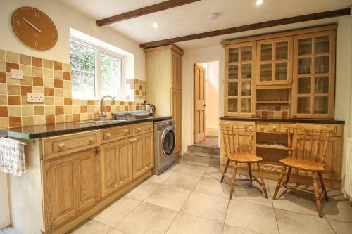 Hollowtree Cottage