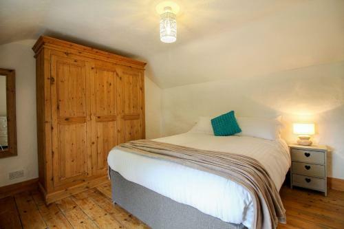 Hollowtree Cottage