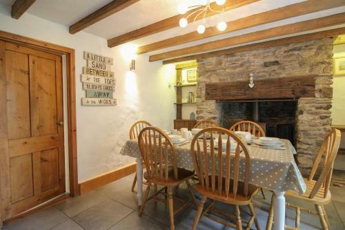 Hollowtree Cottage