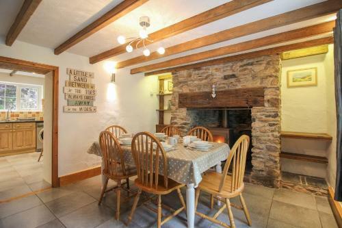 Hollowtree Cottage