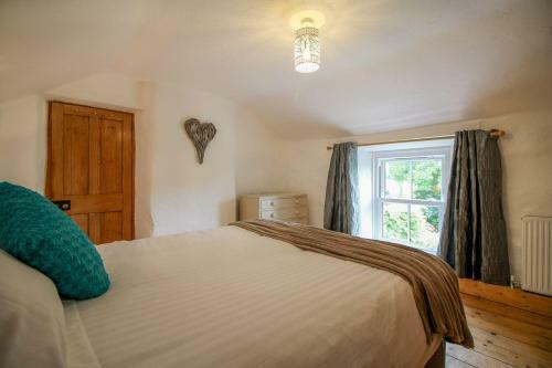 Hollowtree Cottage