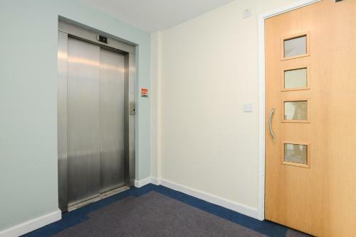 Portland Square - 2 Bedroom Modern City Apartment