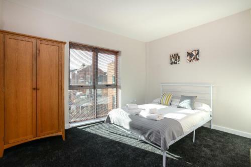 Portland Square - 2 Bedroom Modern City Apartment