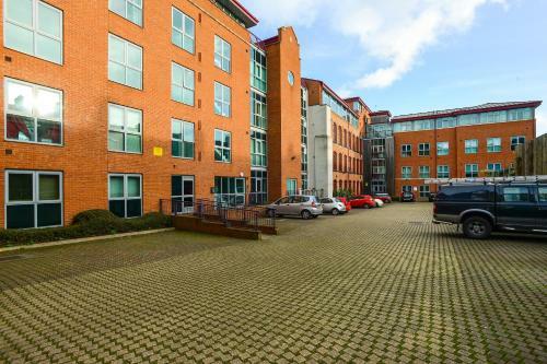 Portland Square - 2 Bedroom Modern City Apartment