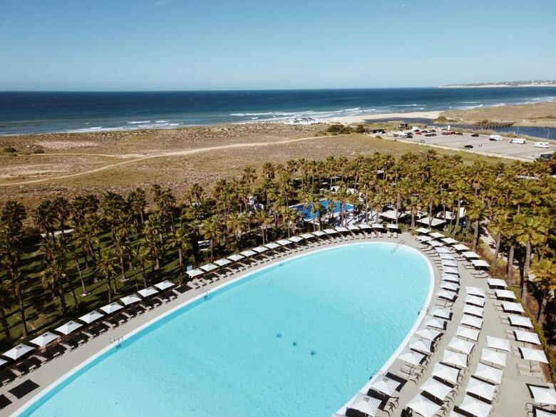 Hotel Wine And Books By The Sea Algarve Resort