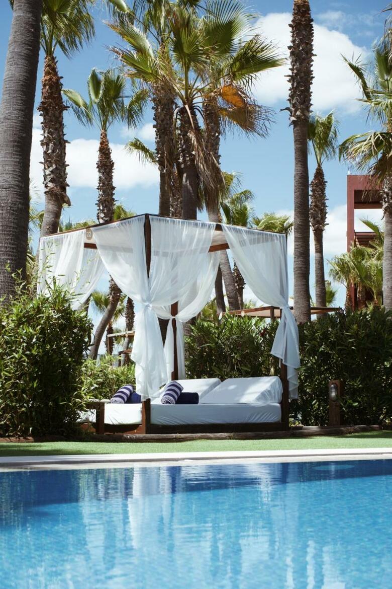 Hotel Wine And Books By The Sea Algarve Resort