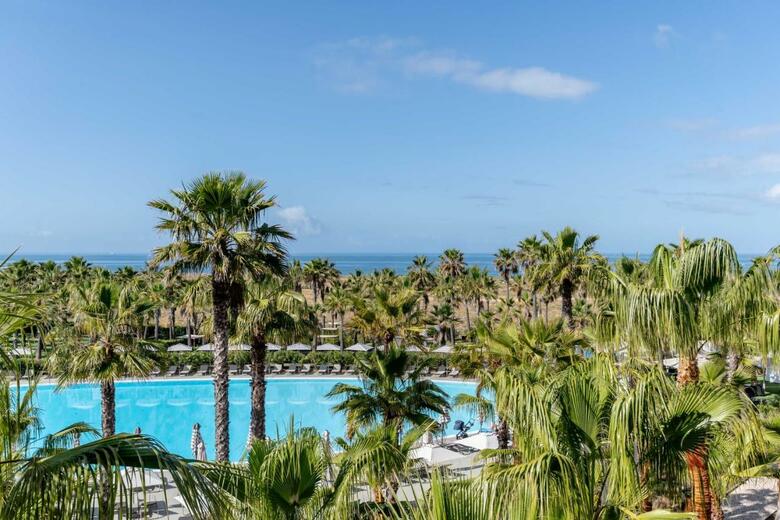 Hotel Wine And Books By The Sea Algarve Resort