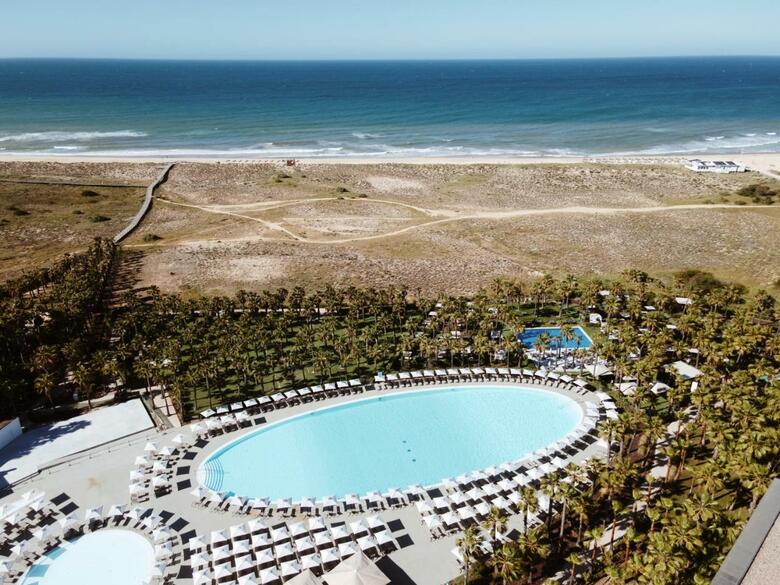 Hotel Wine And Books By The Sea Algarve Resort