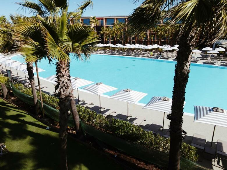 Hotel Wine And Books By The Sea Algarve Resort