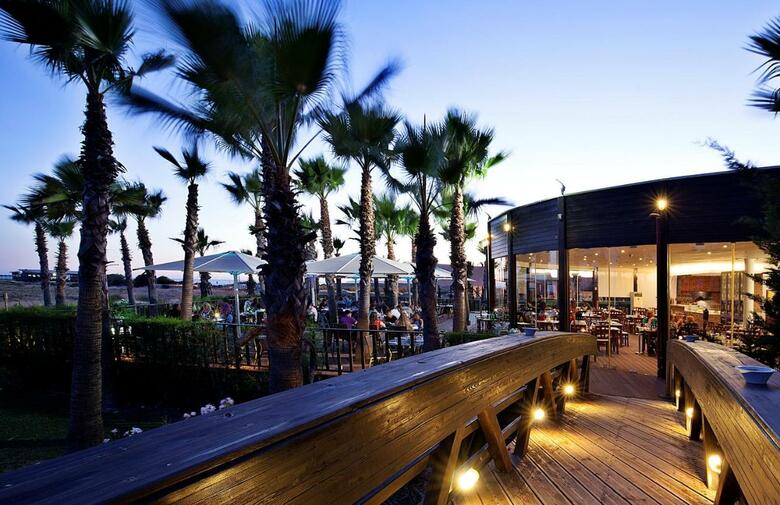 Hotel Wine And Books By The Sea Algarve Resort