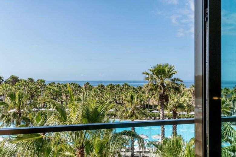 Hotel Wine And Books By The Sea Algarve Resort