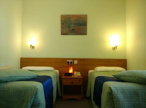River Hotel