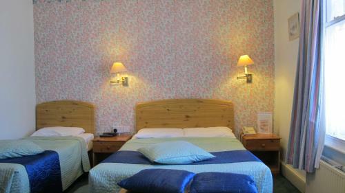 River Hotel