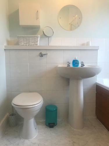 Quarters - Church Road Apartment