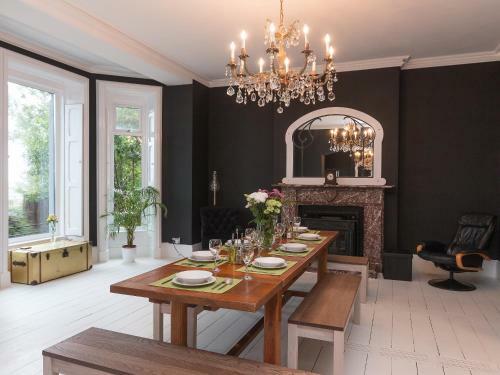 Pendine Manor