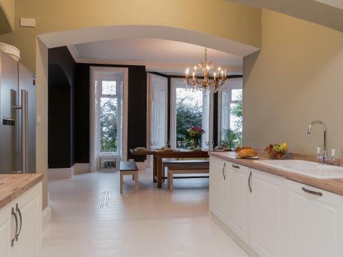 Pendine Manor