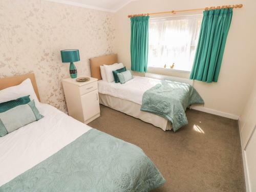 Oak Lodge, Herons Brook