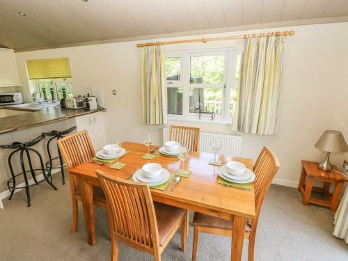 Oak Lodge, Herons Brook