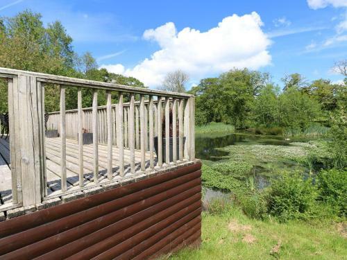 Oak Lodge, Herons Brook