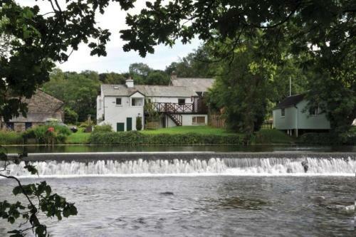 Riverbank Retreat