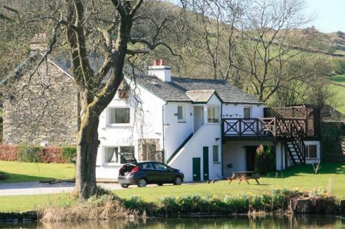 Riverbank Hideaway