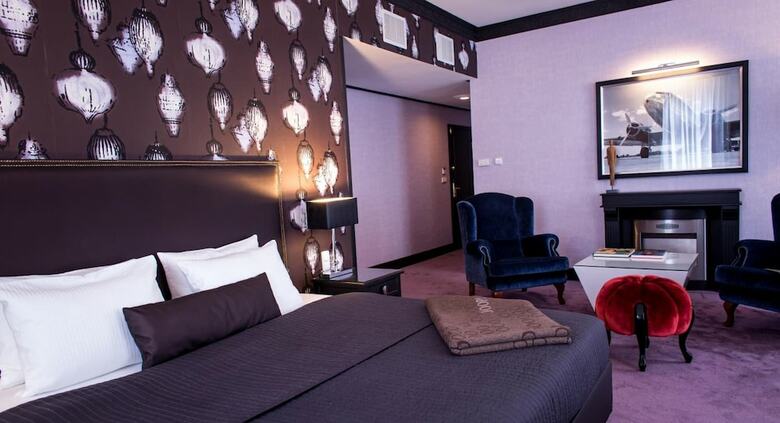 Friday Hotel