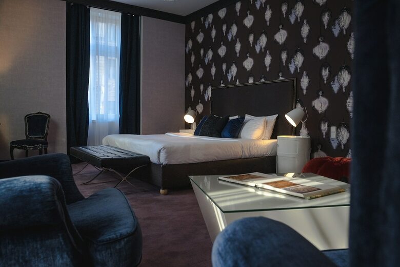 Friday Hotel