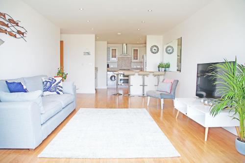 23 Horizons Apartment