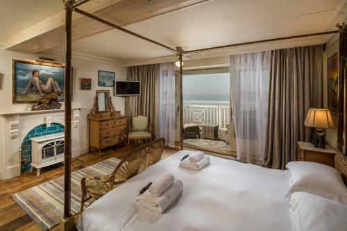 Bed & Breakfast Tolcarne Beach Colonial Restaurant And Rooms